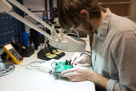 Manufacturing & Lab Services